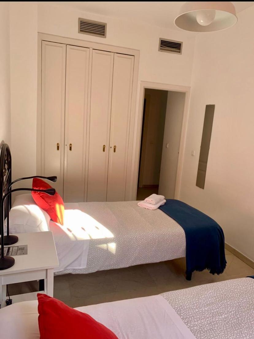 סביליה Apartamento Torre De La Plata מראה חיצוני תמונה